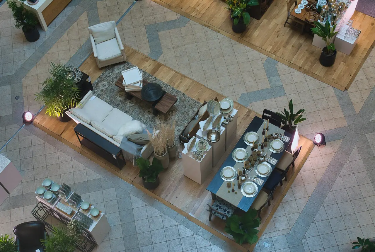 Sala y comedor de muestra en una mueblería